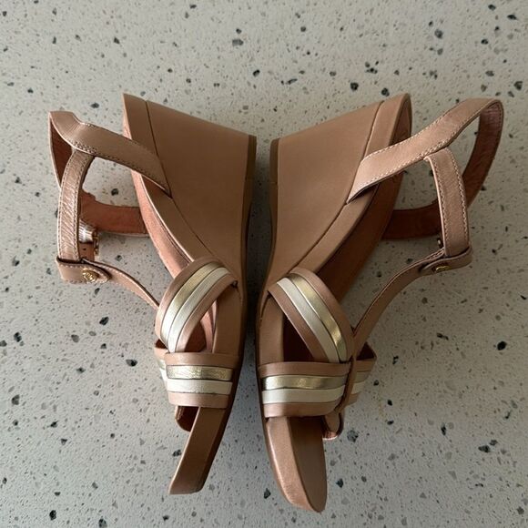 Nurture Women’s T-Strap Beige/Gold Leather Comfort Wedge Heeled Sandals Size 8.5 - Picture 10 of 12